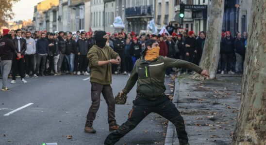 Titre : La France face à un paradoxe : Analyse de la demande et de la réalité à travers sept graphiques révélateurs de la pauvreté.