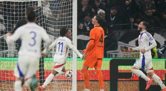 Lyon : L'Eintracht en difficulté, l'entraîneur s'emporte