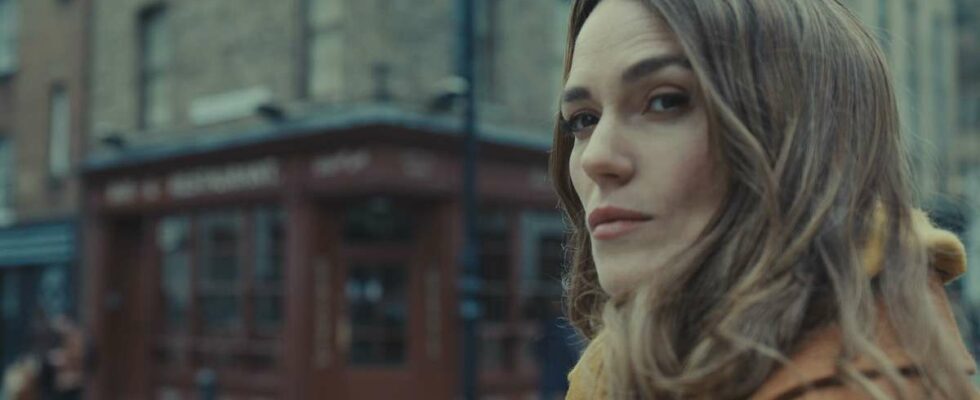 Keira Knightley souhaite qu'Helen règle ses comptes avec Dani dans la saison 2 de 'Black Doves' : 'Il n'est pas acceptable qu'elle ait tenté de séduire mon mari et de me tuer la veille de Noël.'