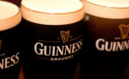 Un pub met en place des cartes de rationnement pour la Guinness face à la pénurie nationale