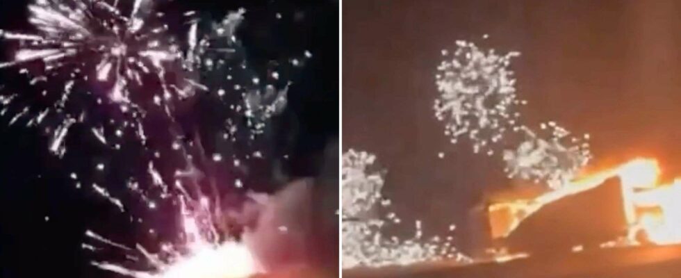 Un camion de feux d'artifice du Nouvel An se renverse, déclenchant un spectacle pyrotechnique inattendu dans le ciel