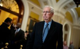 Mitch McConnell, survivant de la polio, répond à la campagne antivaccins d'un proche de RFK Jr.