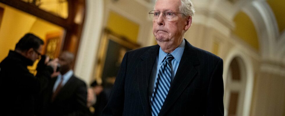 Mitch McConnell, survivant de la polio, répond à la campagne antivaccins d'un proche de RFK Jr.