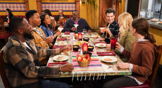 La magie de « The Neighborhood » selon Max Greenfield : une cohérence tonale chaque lundi soir avec Calvin et Dave