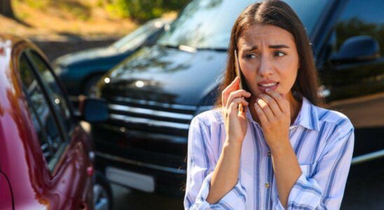 Que faire après un accident de voiture : étapes essentielles à suivre