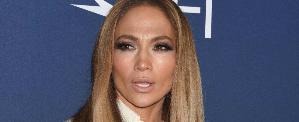 Les admirateurs de Jennifer Lopez stupéfaits par une remarque sur son âge proche de 60 ans : 'Est-ce qu'il a vraiment osé dire ça ?'