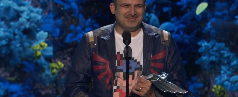 Amir Satvat, récompensé aux Game Awards pour son soutien aux développeurs licenciés, témoigne des nombreuses réactions haineuses reçues après son engagement de plus de 2 000 heures dans l'industrie du jeu vidéo.