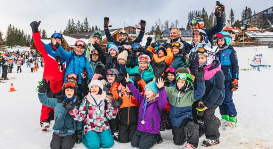 800 enfants s'éclatent dans la neige : une journée inoubliable !