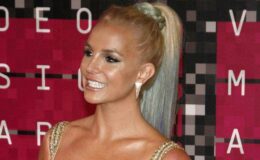 Britney Spears en petite tenue bleue : Découvrez son look et sa coiffure tendance