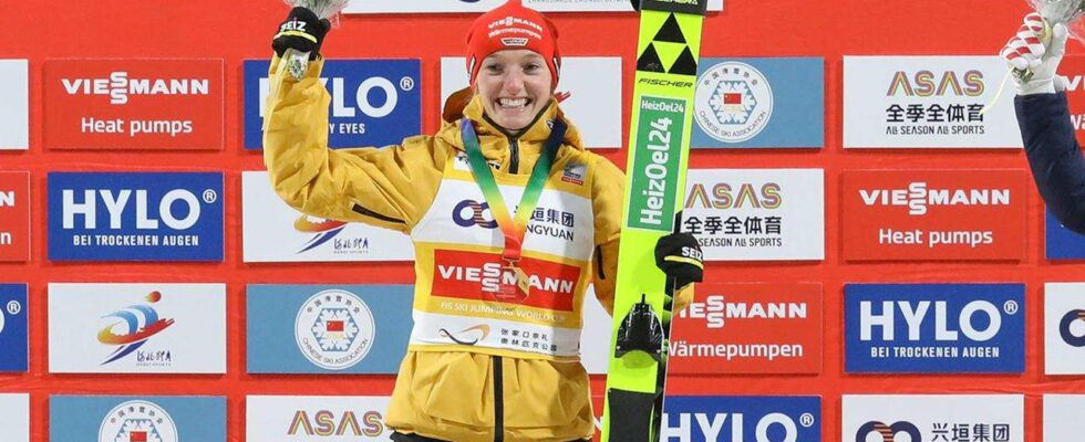 Katharina Schmid, la survolteuse du saut à ski : Découvrez les clés de son succès