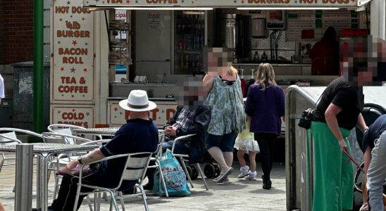 La vie quotidienne dans la plus grande ville du Royaume-Uni : entre trois repas à emporter et les longues files d'attente chez McDonald's