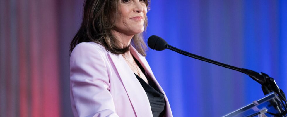 Marianne Williamson entre en lice pour la présidence du DNC : qui d'autre se présente ?