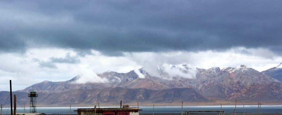 77 tunnels et ponts dans les montagnes : la Chine développe une ligne ferroviaire à travers le pergélisol vers le Kirghizistan