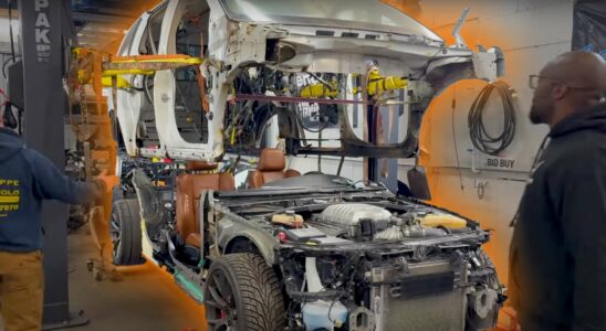 Le premier minivan Chrysler au monde équipé d'un moteur V8 Hellcat entre en production