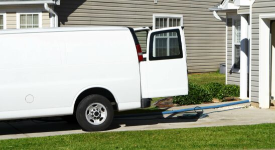 Comment mettre fin au stationnement abusif de mon voisin sur mon allée : solutions pour retrouver l'accès à ma propriété