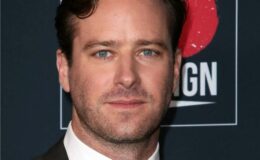 Armie Hammer affirme que sa carrière d'acteur est en plein essor, refusant des rôles : l'industrie le considère désormais comme un paria