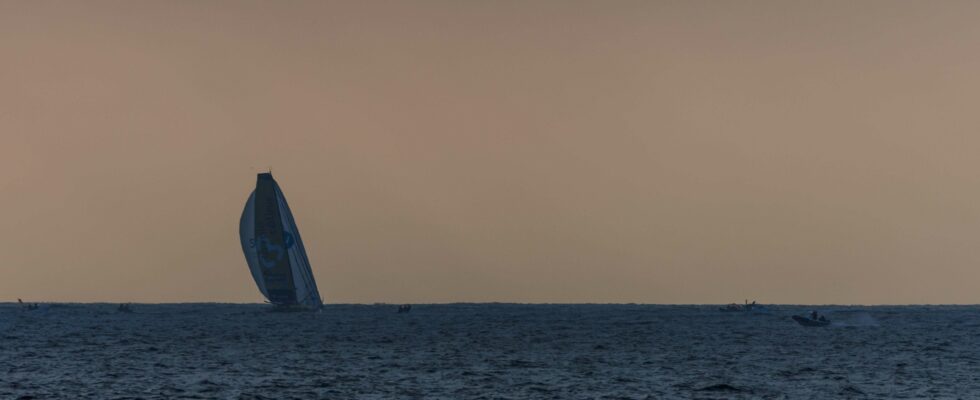 Titre : Exploration des mers du Sud : Les navires du Vendée Globe en mission scientifique pour la collecte de données