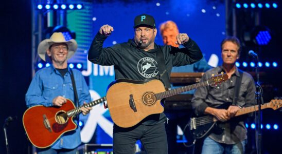 Garth Brooks ressent la pression de se produire malgré ses récents défis juridiques liés au procès de Jane Doe