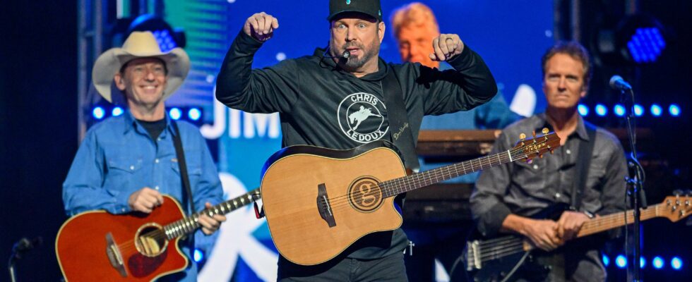 Garth Brooks ressent la pression de se produire malgré ses récents défis juridiques liés au procès de Jane Doe