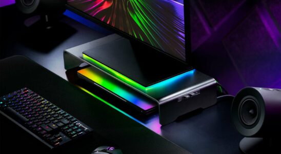 Razer dévoile sa nouvelle gamme de produits au CES : supports de moniteur, éclairage et chaise innovante avec chauffage et refroidissement intégrés.