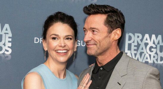 Hugh Jackman et Sutton Foster affichent leur amour en se tenant la main lors d'un dîner à Los Angeles