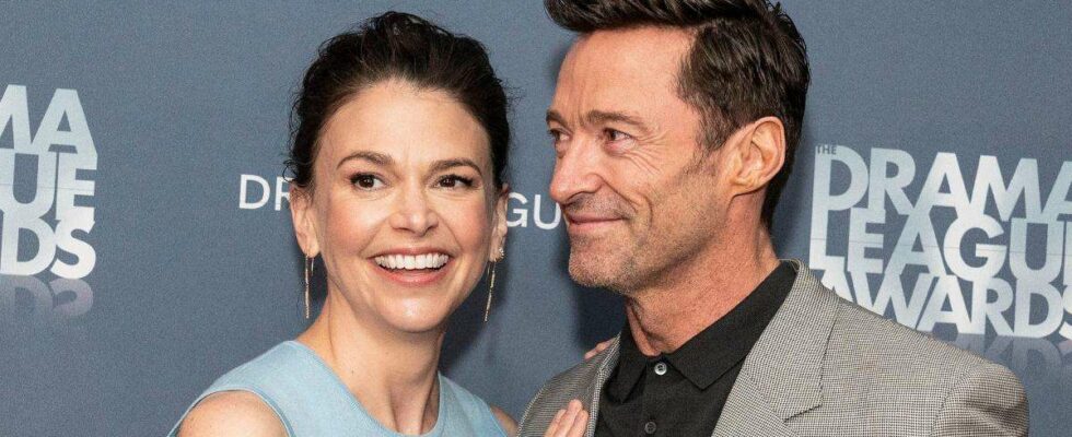 Hugh Jackman et Sutton Foster affichent leur amour en se tenant la main lors d'un dîner à Los Angeles