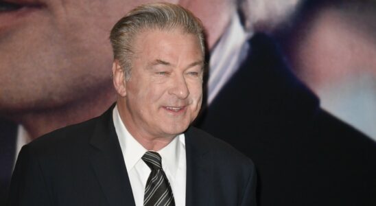 Alec Baldwin critique les procureurs du Nouveau-Mexique sur l'enquête et le procès de 'Rust' en se déclarant victime d'un bouc émissaire