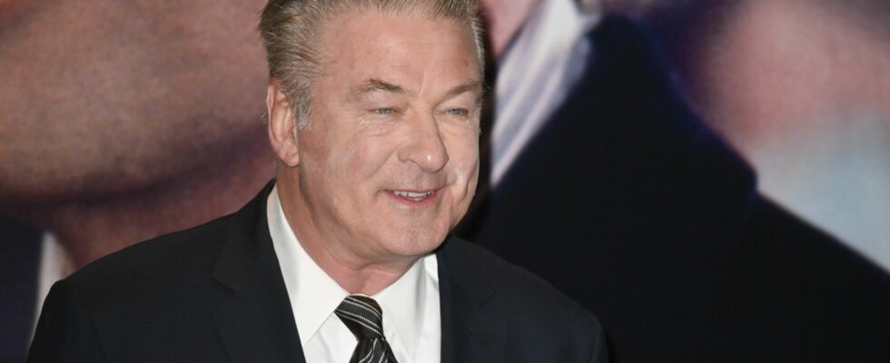 Alec Baldwin critique les procureurs du Nouveau-Mexique sur l'enquête et le procès de 'Rust' en se déclarant victime d'un bouc émissaire