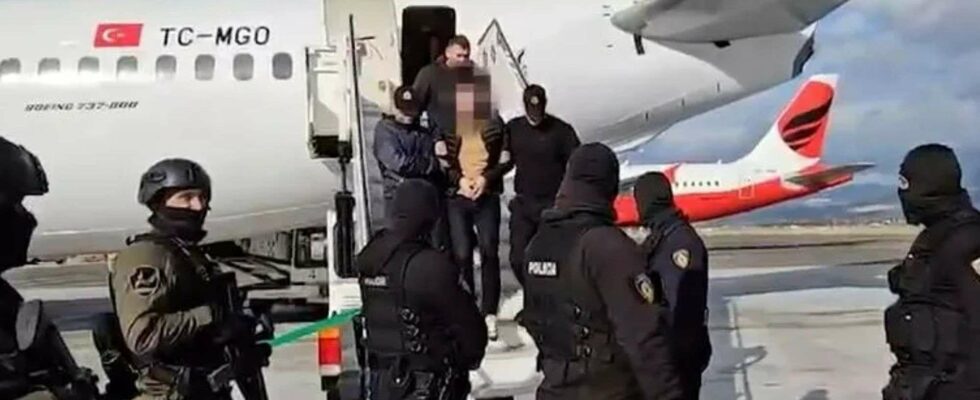 Arrestation du 'Roi de la Cocaïne' après 27 ans de fuite : le gangster responsable de l'inondation de drogues au Royaume-Uni et de meurtres de policiers.