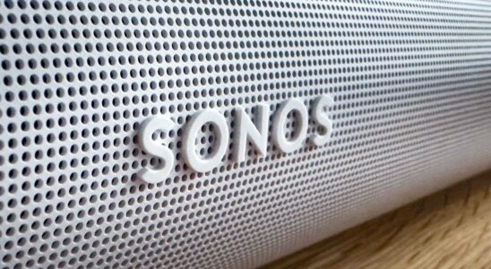 Sonos : Départ du PDG suite à un échec d'application, mais des perspectives encourageantes émergent