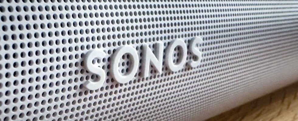 Sonos : Départ du PDG suite à un échec d'application, mais des perspectives encourageantes émergent