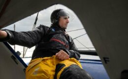 Charlie Dalin remporte enfin la Vendée Globe après avoir franchi la ligne d'arrivée en premier