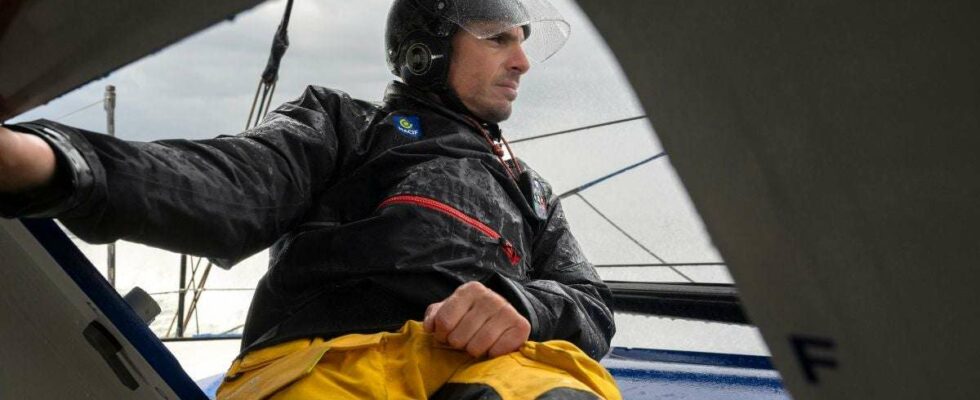 Charlie Dalin remporte enfin la Vendée Globe après avoir franchi la ligne d'arrivée en premier