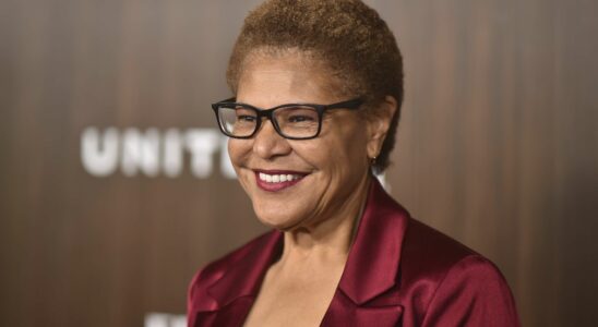 Le propriétaire du Los Angeles Times qualifie l'endossement de Karen Bass d'erreur