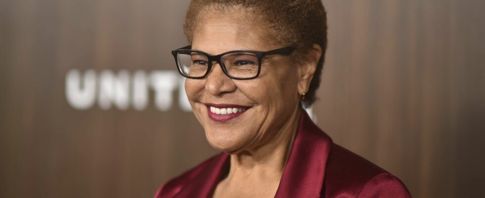 Le propriétaire du Los Angeles Times qualifie l'endossement de Karen Bass d'erreur