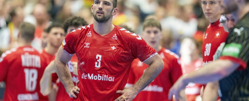 Les handballeurs suisses presque victorieux face à l'Allemagne : un match marqué par des erreurs et des détails décisifs.