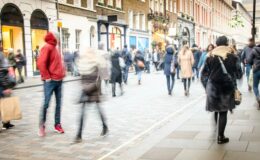 L'incertitude plane sur l'avenir d'une chaîne de magasins à bas prix de 800 points de vente face à un projet de restructuration risqué.