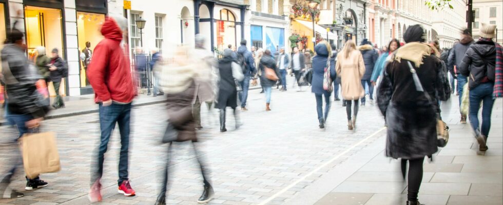 L'incertitude plane sur l'avenir d'une chaîne de magasins à bas prix de 800 points de vente face à un projet de restructuration risqué.