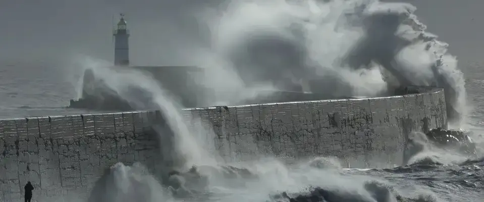 Une tempête Éowyn se profile : alertes météo pour presque tout le Royaume-Uni avec des vents atteignant 80 mph dans les jours à venir.