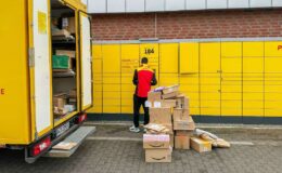 DHL ambitionne de multiplier par deux les casiers à colis, une alternative économique à la livraison par coursier