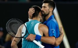 Novak Djokovic surclasse Carlos Alcaraz dans le choc des générations - À deux victoires d'un nouveau record du Grand Chelem.