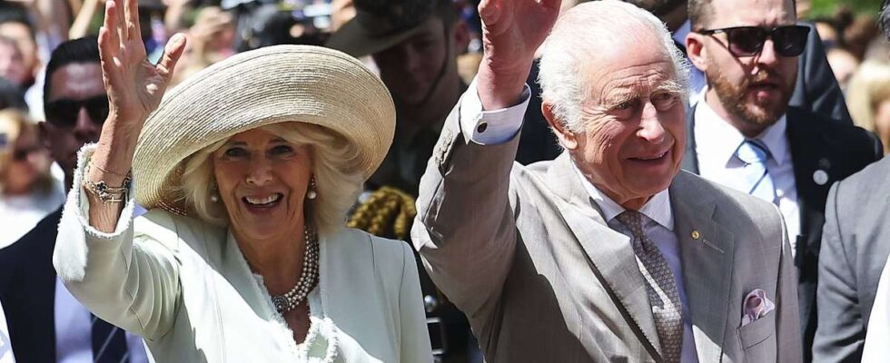 Accueil enthousiaste pour le roi Charles et Camilla : un discours émouvant sur le temps et l'amour du peuple