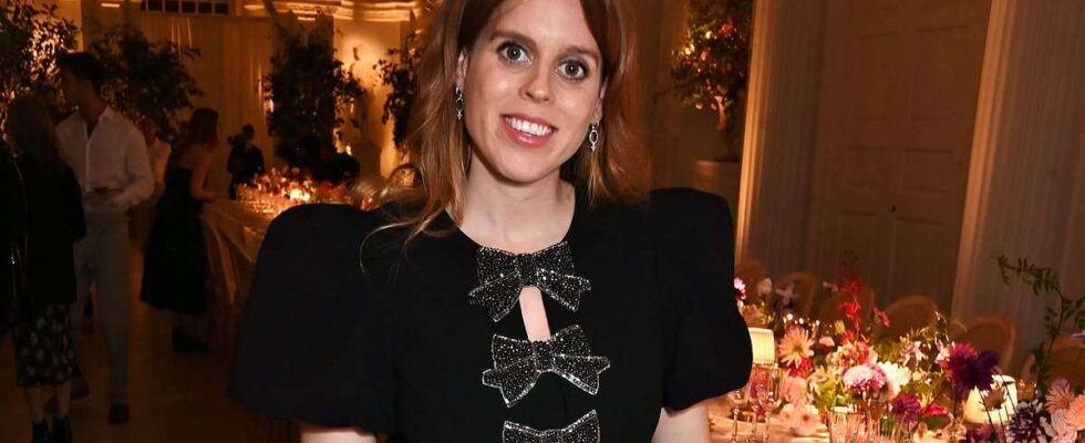 La princesse Béatrice enceinte brille lors de sa deuxième soirée en compagnie des nièces de Diana, après une soirée élégante avec Nicky Hilton au dîner Estée Lauder.