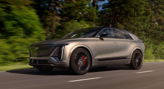 Cadillac Lyriq V 2026 : La berline électrique la plus rapide de l'histoire de Cadillac