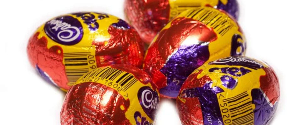 Titre : Augmentation des prix et réduction des emballages : la colère des consommateurs face aux œufs en crème Cadbury