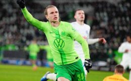 Wut au VfL Wolfsburg : Flutschfinger bloque le duel Wimmer - n-tv.de