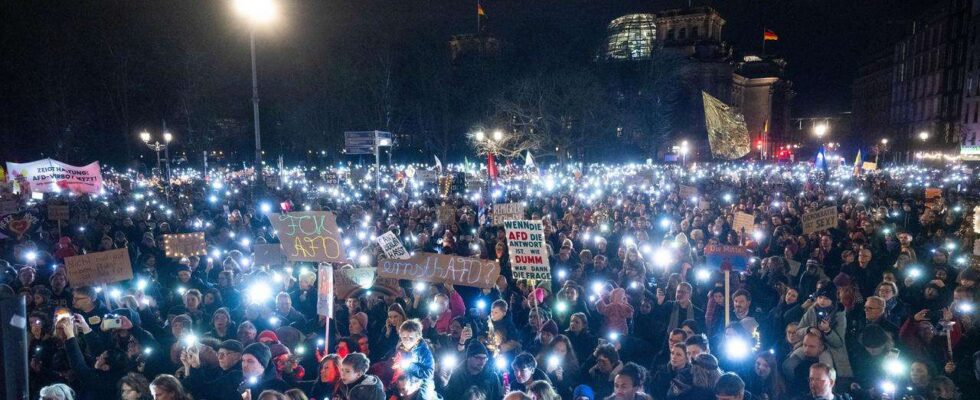 Titre : Mobilisation nationale : Nous sommes la défense de nos valeurs