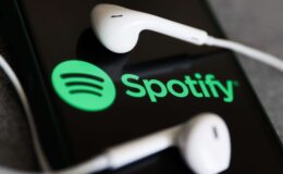 Spotify investit 10 milliards de dollars dans la musique en 2024, un milliard de plus qu'en 2023, totalisant 60 milliards de dollars depuis ses débuts.