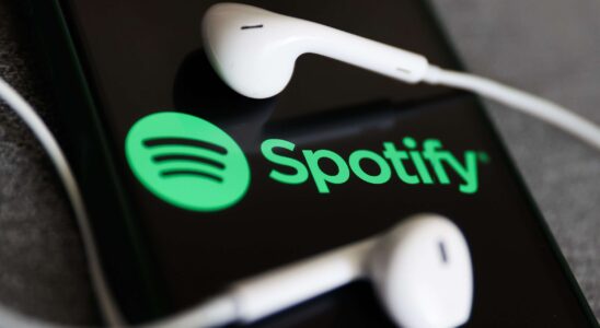 Spotify investit 10 milliards de dollars dans la musique en 2024, un milliard de plus qu'en 2023, totalisant 60 milliards de dollars depuis ses débuts.