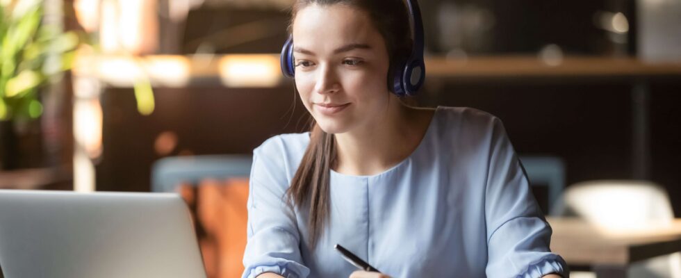 Optimisez votre confort au bureau : Découvrez la méthode 40-15-5 pour les travailleurs sédentaires